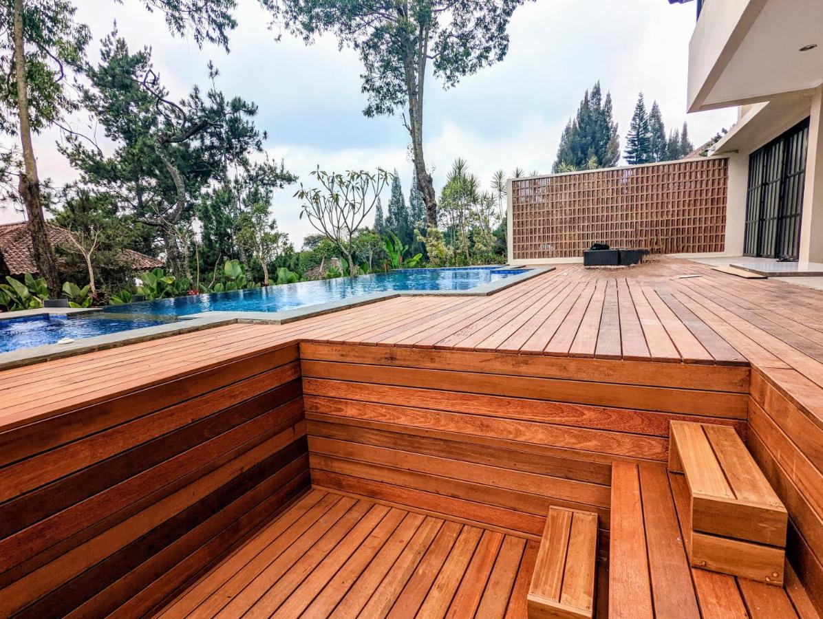 Cottonwood Exclusive Villa @Lembang Asri - Jacuzzi Playground Netflix Billyard מראה חיצוני תמונה