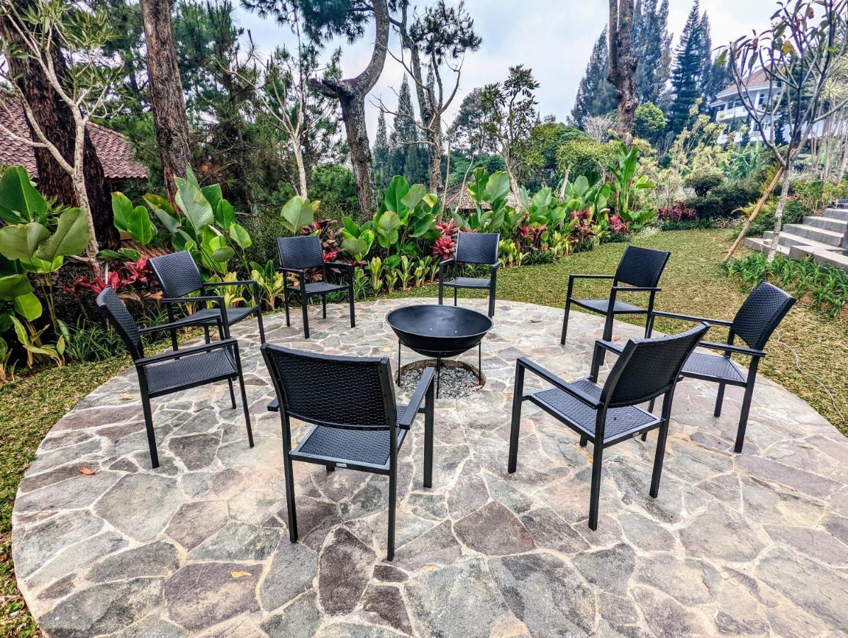 Cottonwood Exclusive Villa @Lembang Asri - Jacuzzi Playground Netflix Billyard מראה חיצוני תמונה