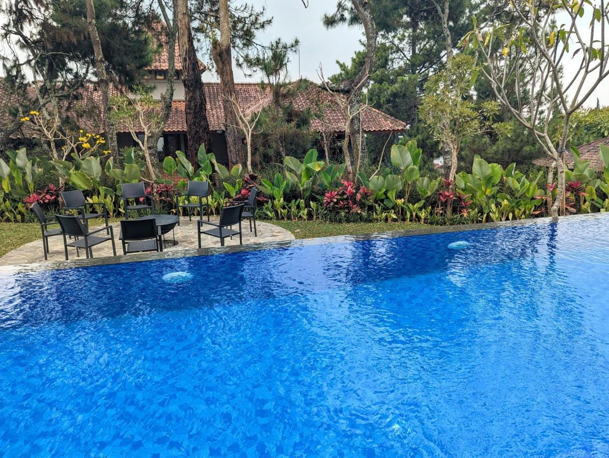 Cottonwood Exclusive Villa @Lembang Asri - Jacuzzi Playground Netflix Billyard מראה חיצוני תמונה